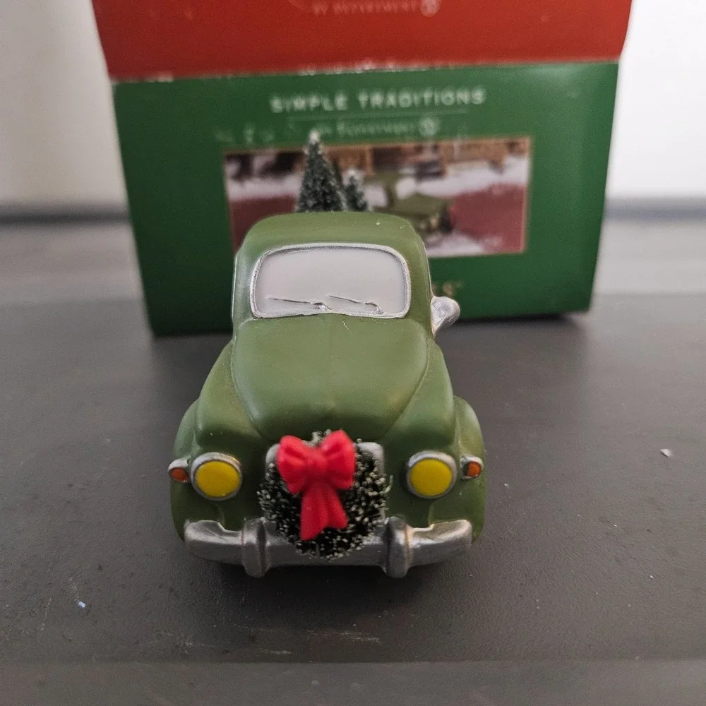 DEPT 56 Village Accessory SIMPLE TRADITIONS‎ 2003 Pine Isles Tree Service Green